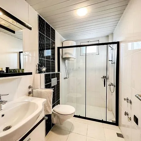 Cleopatra Beach 2 Bed *
